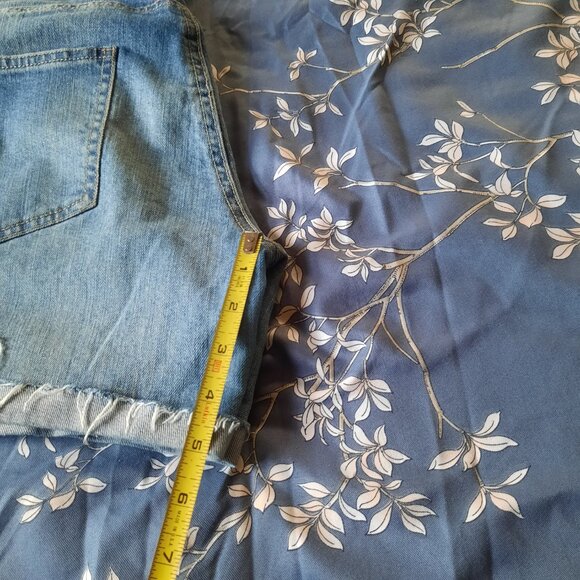 Great Expectations Distressed Maternity Denim Jean Shorts  - Size L - Picture 12 of 14